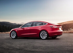 
									Tesla Model 3 full								