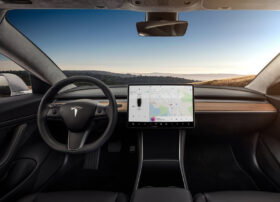 
									Tesla Model 3 full								