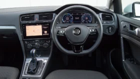 
									Volkswagen e-Golf full								