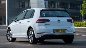 
									Volkswagen e-Golf full								